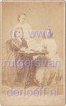 Ellegonda Duranda Rutgers van der Loeff (1850-1935) met Henriette Kruijt (?) en Cecil van Hamel.