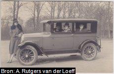 Van links naar rechts Anna Rutgers van der Loeff (1902-1978), Anna Catharina Sluyterman van Loo (1869-1908), Hanna van Essen (1905-1992) en Abraham Rutgers van der Loeff (1865-1927)