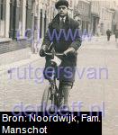 Willem Arnold Manschot (1915-2010) op de fiets, 1931.