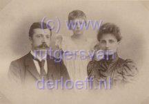 Romelia Rutgers van der Loeff (1872-1917) en Marius Cato Offerhaus (1867-1947) en dochter Micheline Margaretha Offerhaus (1895-?).