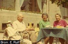 Robert Max de Watteville (1897-?) en Maria Elisabeth Adriana Rutgers van der Loeff (1903-1993) en Marie Rose Rutgers van der Loeff (1901-1995). Niet 100% zeker.