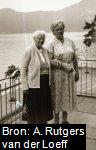 Anna Maria Elizabeth van der Bilt (1877-1965) en Henriette Johanna Wilhelmina Modderman (1905-1983). Uit een foto album van Anna Rutgers van der Loeff (1902-1978).