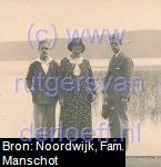 Willem Arnold Manschot (1915-2010), moeder Sophia Johanna Hogeweg (1880-1948) en Johannes Jacobus Manschot (1911-2004) op vakantie bij de Laacher See in 1930.