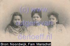 V.l.n.r. Pauline Martha Twiss (1886-1947), Wilhelmina Gertrude Twiss (1882-1952) en Mary Anne Twiss (1884-1961).