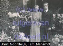 4 September 1938. Verloving Minke Mansholt (1911-2008) en Jacobus Johannes Manschot (1911-2004).