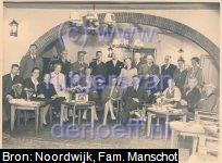StaPoMa (van Stapele, Postel, Manschot) foto, Febr. ’52. Staand v.l.n.r.: Henk Postel, ??, Willem Arnold Manschot (1915-2010), Hendrik Jan Manschot (1907-1994), Eduard Gustaaf Hoefer (1904-?), Melia Françoise Margaretha van der Meij (1912-2004), Hendrik Jan Postel (1909-?), ??, ??, Richardina Jacoba Gesiena Goethart (1910-1991), Cornelia Louiza Beukenhorst (1912-?). Zittend v.l.n.r. Roelof Manschot (1913-1998), Lien Klaasesz (1906-1993), Johanna Manschot (1905-1991), ??, ??, ??, Minke Mansholt (1911-2008), Jacobus Johannes Manschot (1911-2004), Wilhelmina Gertrude Leupen (1913-2003), ??, ??, Hermina Johanna Manschot (1882-1964).